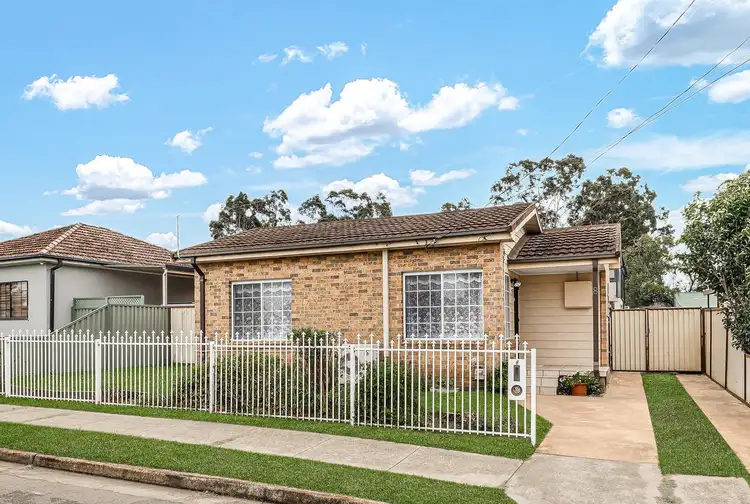 8 Benalong Street, St Marys NSW 2760