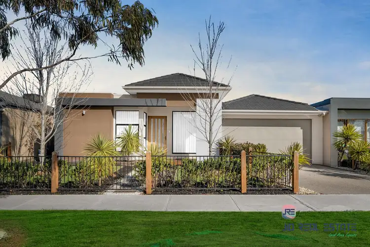 16 Wiltshire Boulevard, Thornhill Park VIC 3335