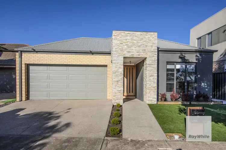 13 Damaine Cct, Caroline Springs VIC 3023