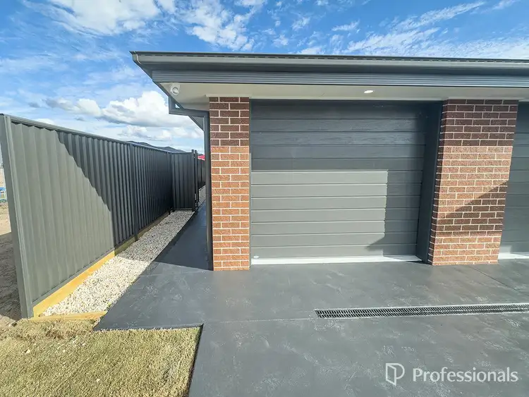 2/42 Wattle Street, Kootingal NSW 2352