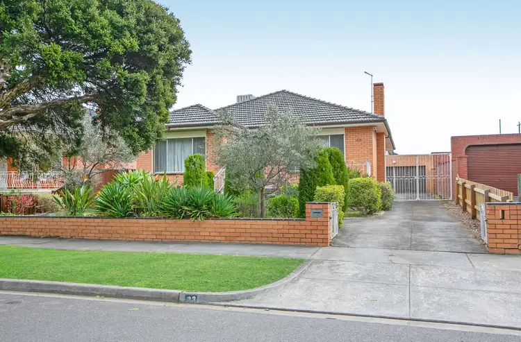 33 Tambo Avenue, Reservoir VIC 3073