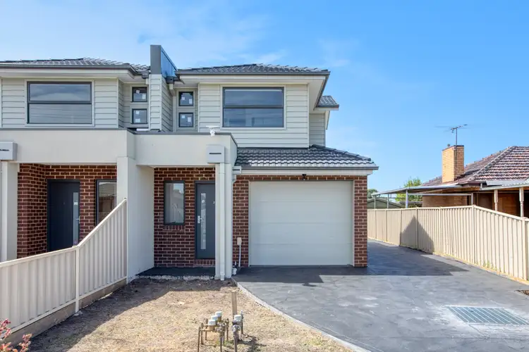2/28 Romsey Avenue, Sunshine North VIC 3020
