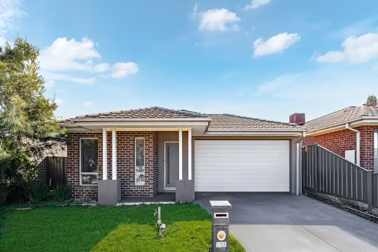 102 Arena Avenue, Roxburgh Park VIC 3064