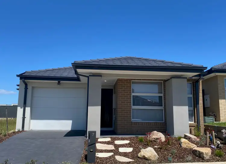 7 Cannes Avenue, Berwick VIC 3806