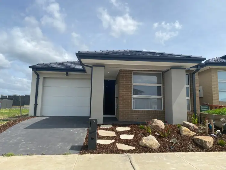 7 Cannes Avenue, Berwick VIC 3806