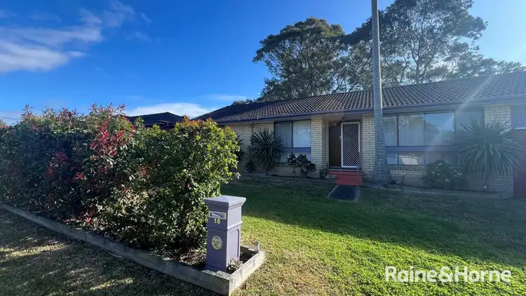 16 Clarke Avenue, North Nowra NSW 2541