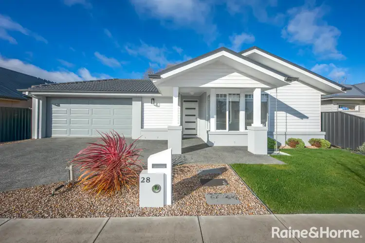 28 Lidderdale Drive, Gisborne VIC 3437