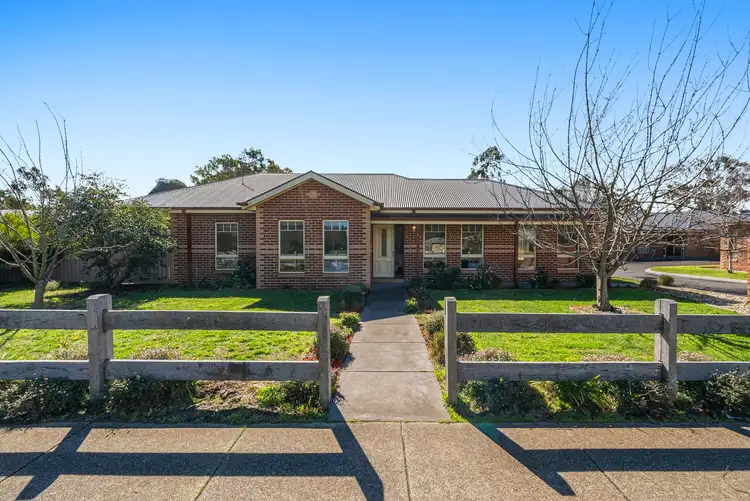 1/128 Barry Street, Romsey VIC 3434