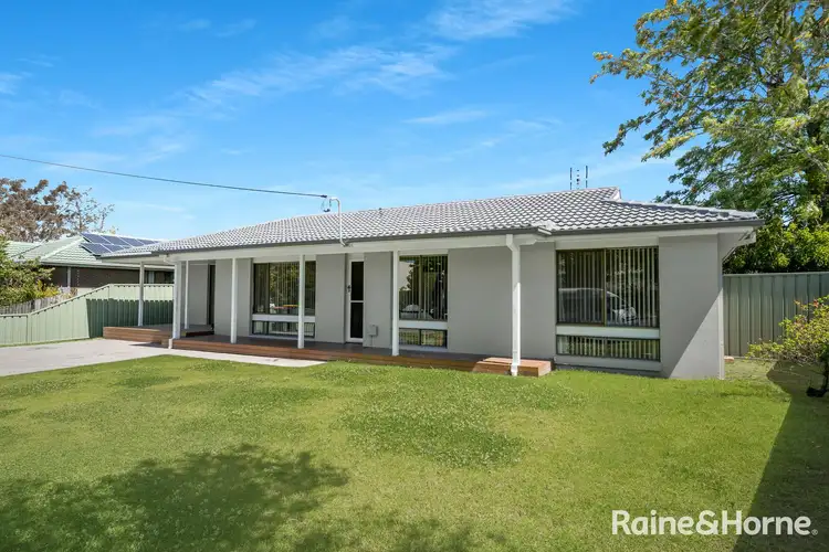 8 Camellia Grove, Bomaderry NSW 2541