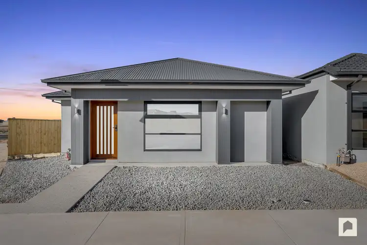 6 Hunt road, Rockbank VIC 3335