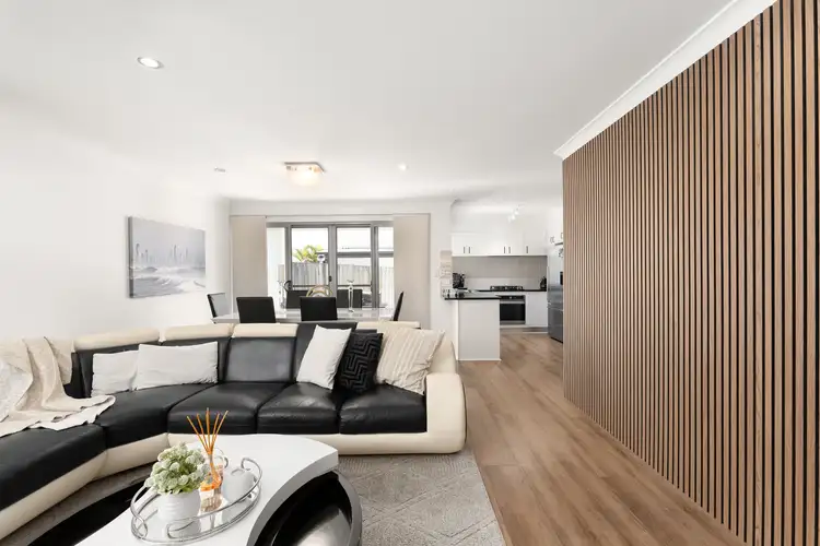 1/8 Fourth Avenue, Labrador QLD 4215
