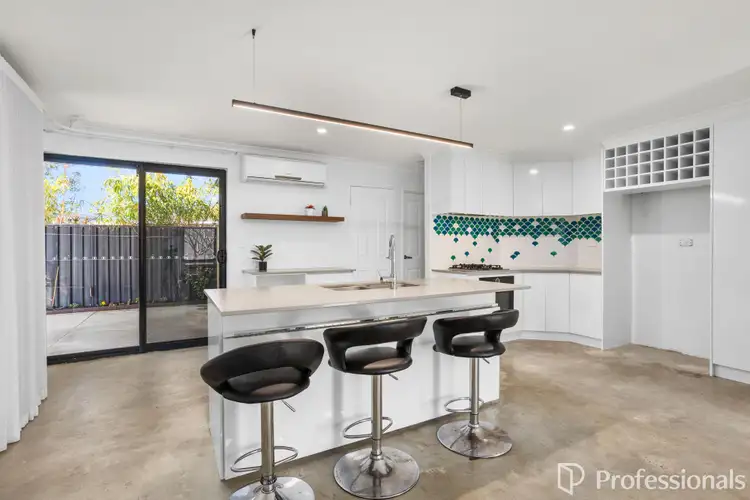 2/13 Rimmington Court, South Lake WA 6164