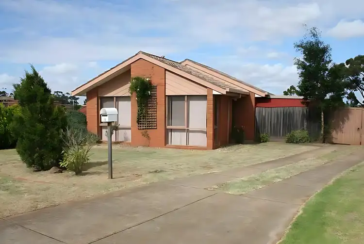 16 Pamela Ct, Melton West VIC 3337