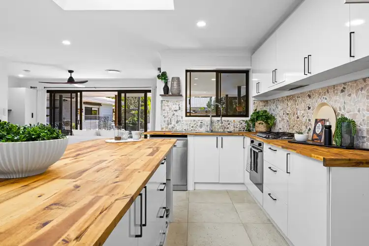2 Casuarina Court, Highworth QLD 4560