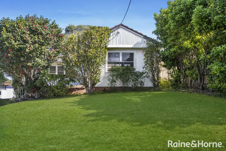 6 White Street, East Gosford NSW 2250