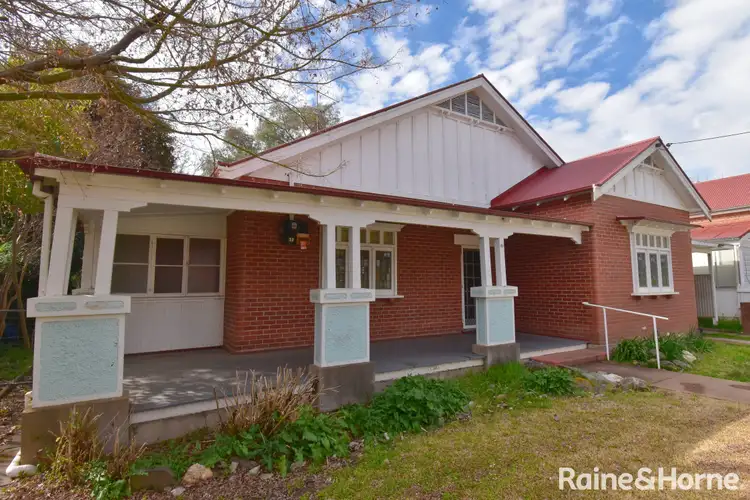 6 Warne Street, Wellington NSW 2820