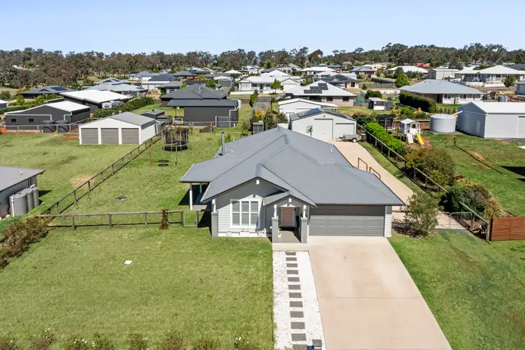 10 Lapwing Crescent, Meringandan West QLD 4352