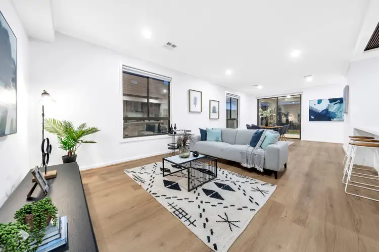 19 Thicket Loop, Clyde North VIC 3978