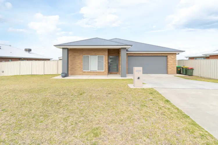 4 Jade Place, Estella NSW 2650