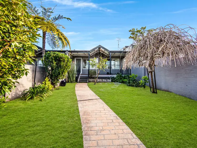 16-18 Peter Crescent