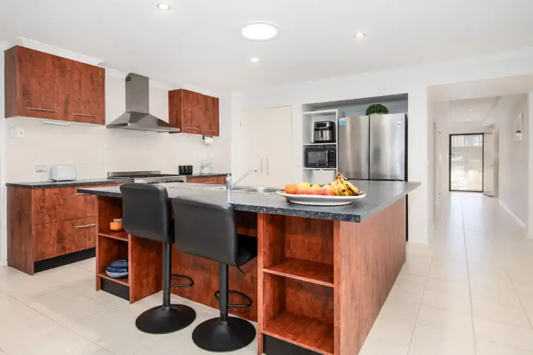 Sixth view of Homely house listing, 8 Semillon Court, Sunbury VIC 3429