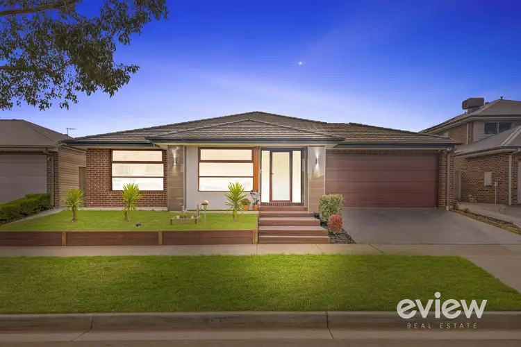32 Holyoake Parade, Manor Lakes VIC 3024