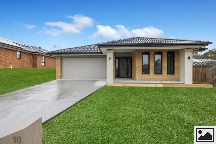 10 Gleneagles Drive, Newborough VIC 3825