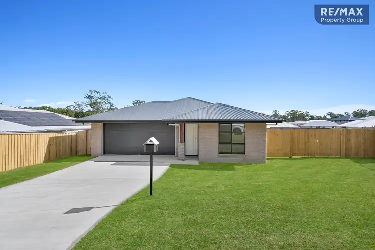 7 Scarlet Moon Court, Southside QLD 4570