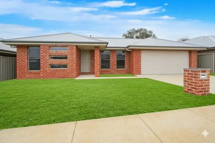 69 Songlark Crescent