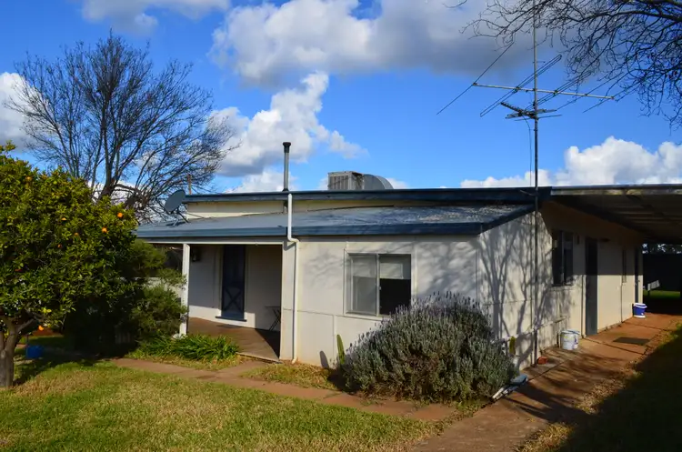 81 Binalong Street, Young NSW 2594