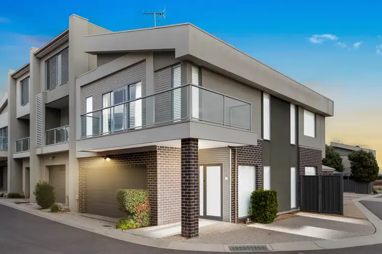 17/69-77 Lancefield Drive, Caroline Springs VIC 3023