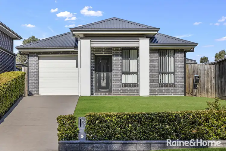 39 Cartwright Crescent, Bradbury NSW 2560