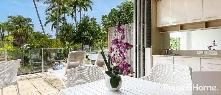 2-4 Macrossan Street (Club Tropical)