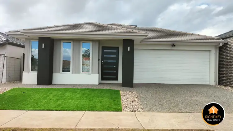 15 Hydepark Cres, Strathtulloh VIC 3338