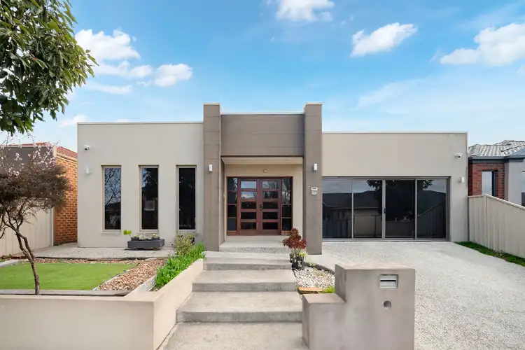 7 Overbank Street, Roxburgh Park VIC 3064