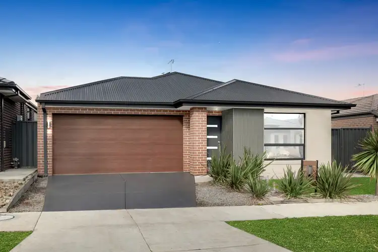 16 Macalister Grove, Cobblebank VIC 3338
