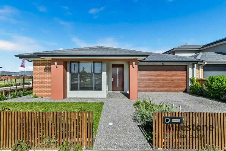 33 Meyer Crescent, Clyde North VIC 3978