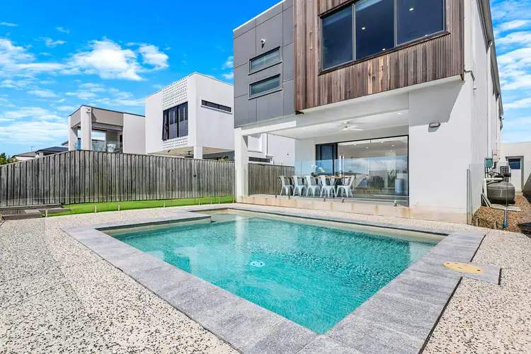 16 Waters Close, Hope Island QLD 4212