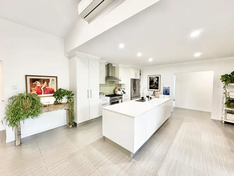 4 Liberty Place, Sunrise Beach QLD 4567