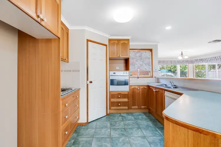Fifth view of Homely house listing, 2 Astvale Court, West Albury NSW 2640