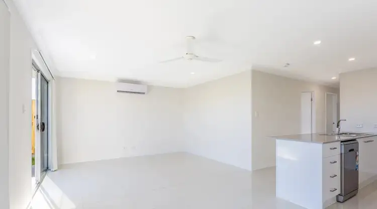 2/2 Howell Crescent, Pimpama QLD 4209