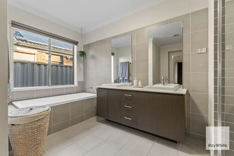 Fifth view of Homely house listing, 32 Rosella Crescent, Caroline Springs VIC 3023