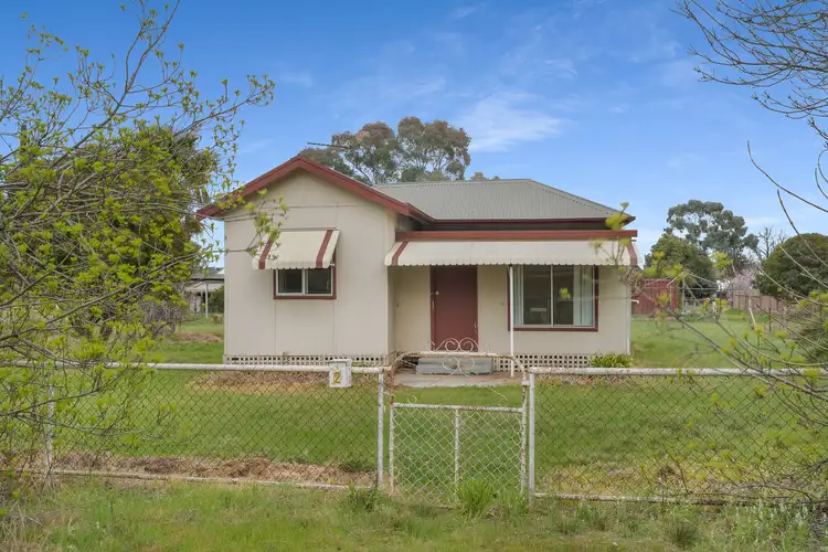 2 Myrangle Street, Yeoval NSW 2868