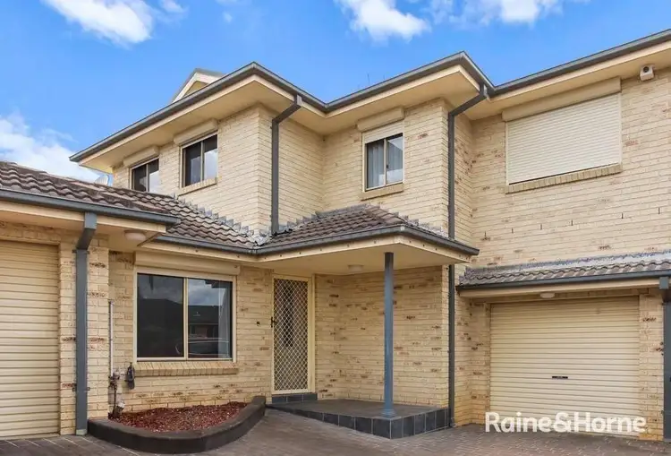 2/8 Esk Avenue, Green Valley NSW 2168