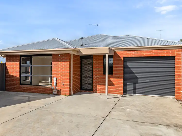 2/12 Bella Julia Place, Lara VIC 3212