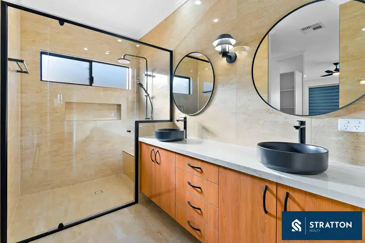 11 Lausanne Way, Canning Vale WA 6155