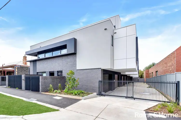 2/77 Hyde Street, Footscray VIC 3011