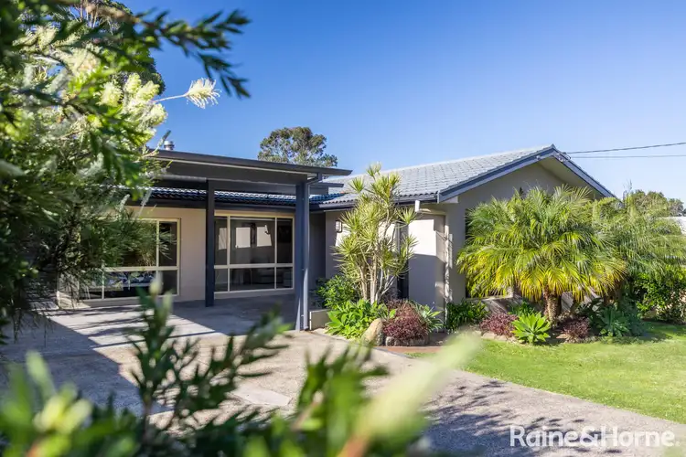 10 Latta Street, Mollymook Beach NSW 2539