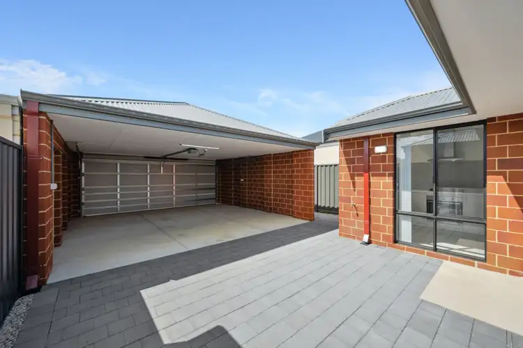 Second view of Homely house listing, 10 Sweep Lane, Champion Lakes WA 6111