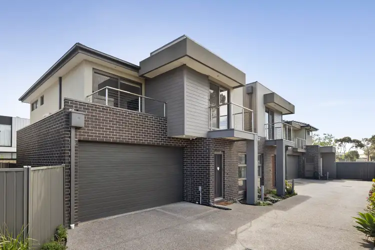 2/8 Rosshire Road, Newport VIC 3015